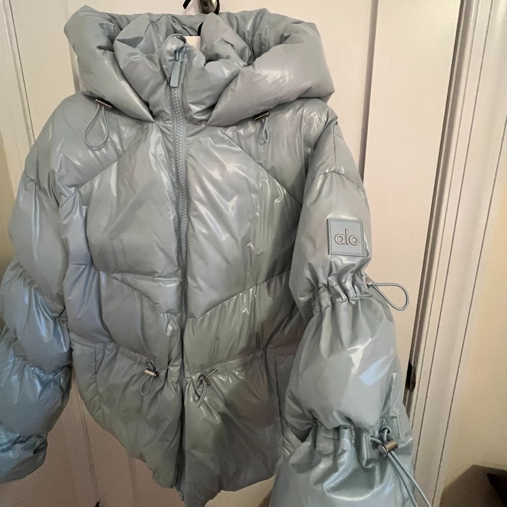 NWOT Alo Stunner Puffer Jacket Chalk Blue XXS